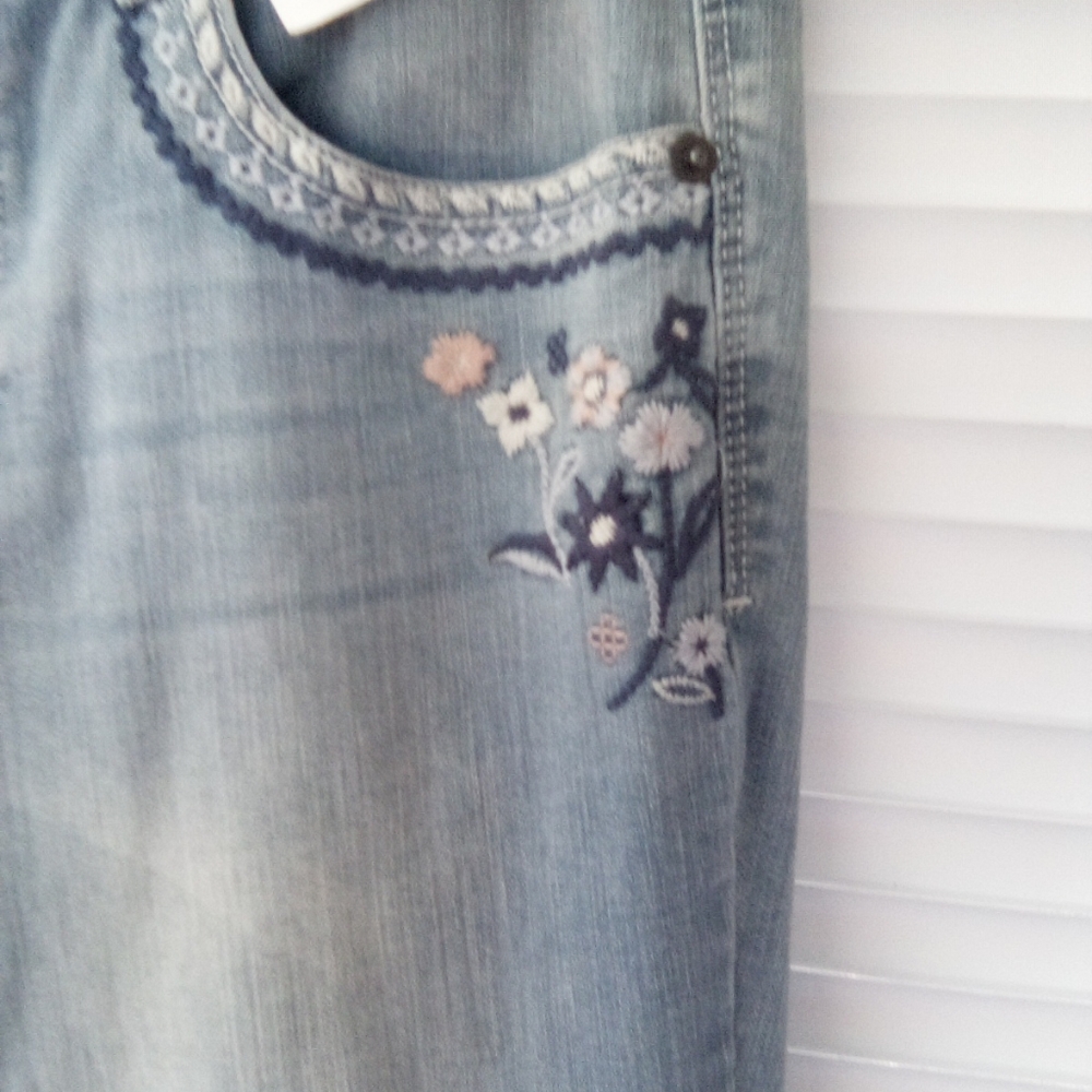 Jeans - Picture 3 of 5